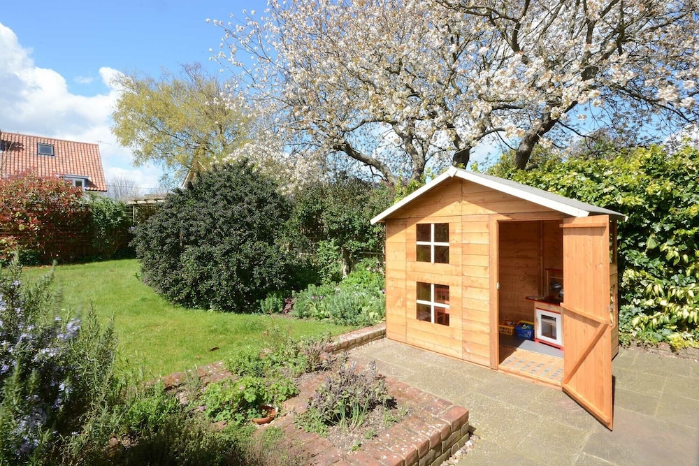 Holly Lodge