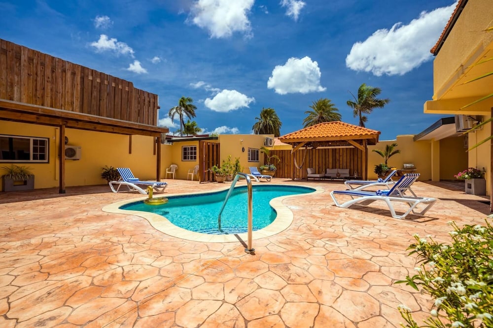 NEW 6br6 5BA Villa 200m to Beach w Privatepool