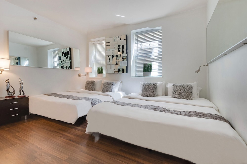 Beachfront 4 Room Ocean Drive Deluxe Suite view 3