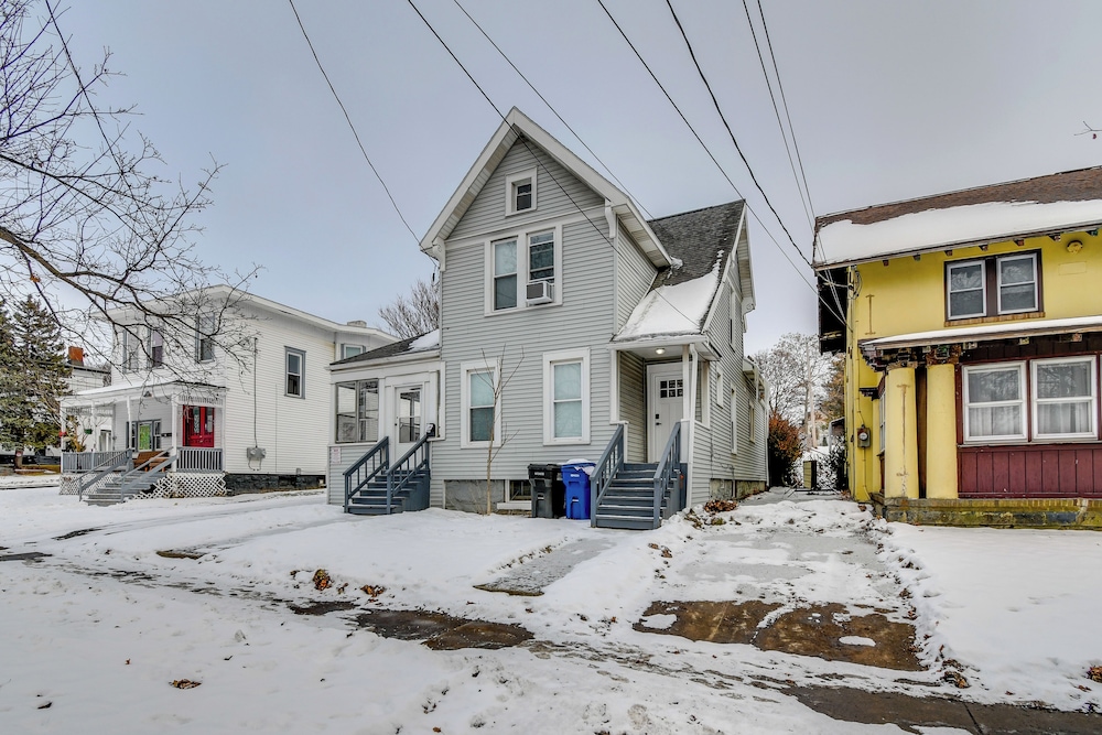 2 Mi to Dtwn: Syracuse Gem w/ Screened Porch