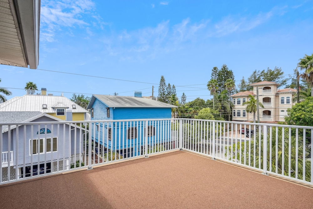 Beach Livin 3 - 3 Bedroom Upstairs