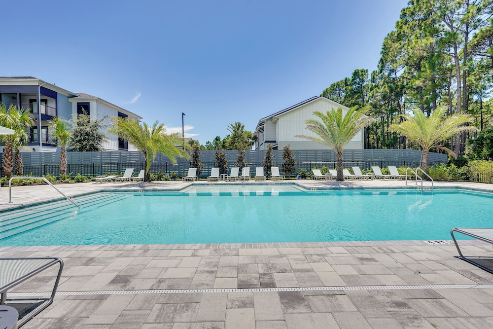 2 Mi to Ocean: Townhome w/ Pool & Dog Park in Pcb!
