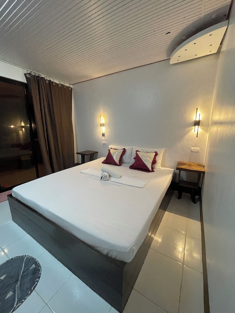 Akoya Beach Park & Cottages