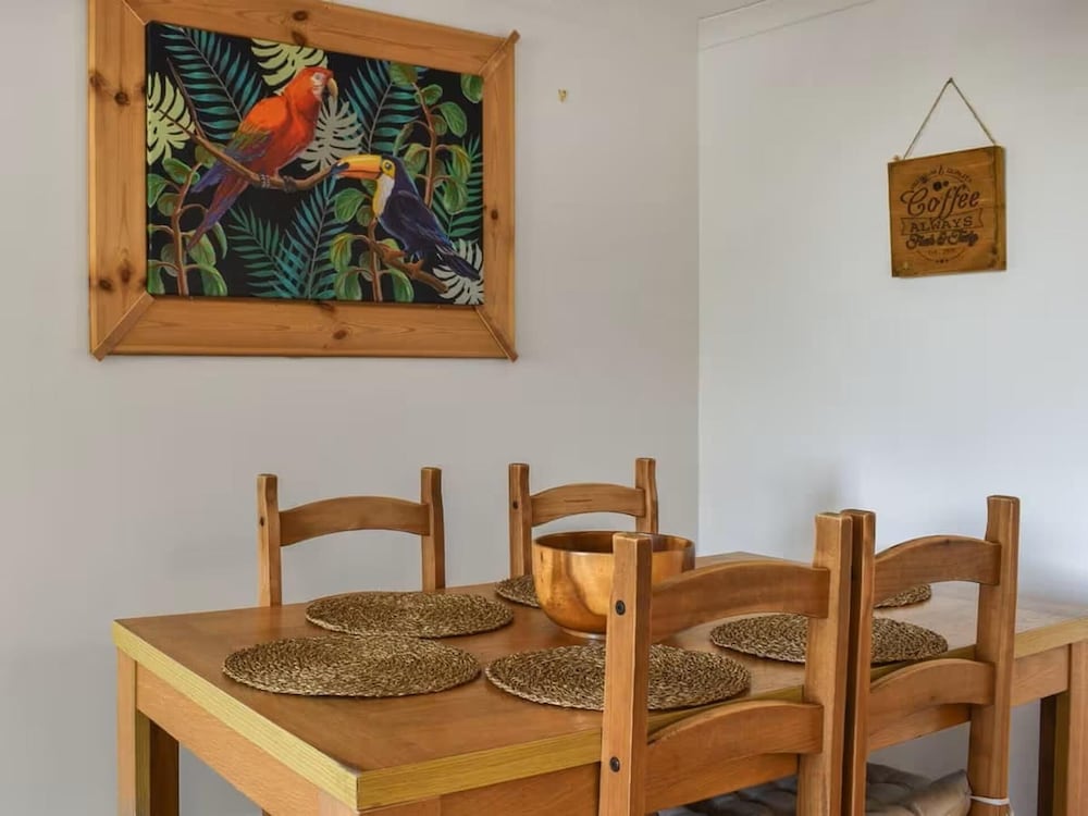 The Hideaway - Spacious 3 Bedroom Apartment