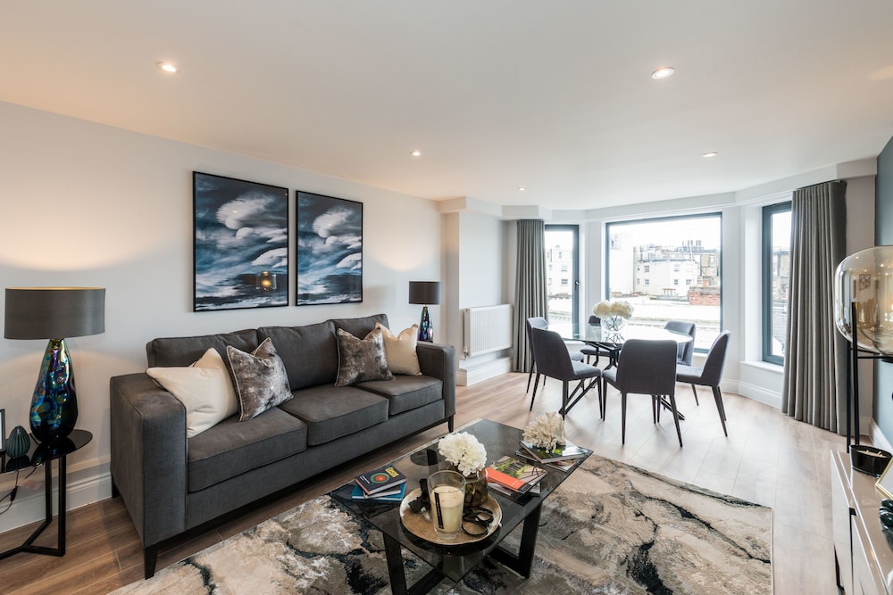 The Carlyle - Elegant Serviced Apartments