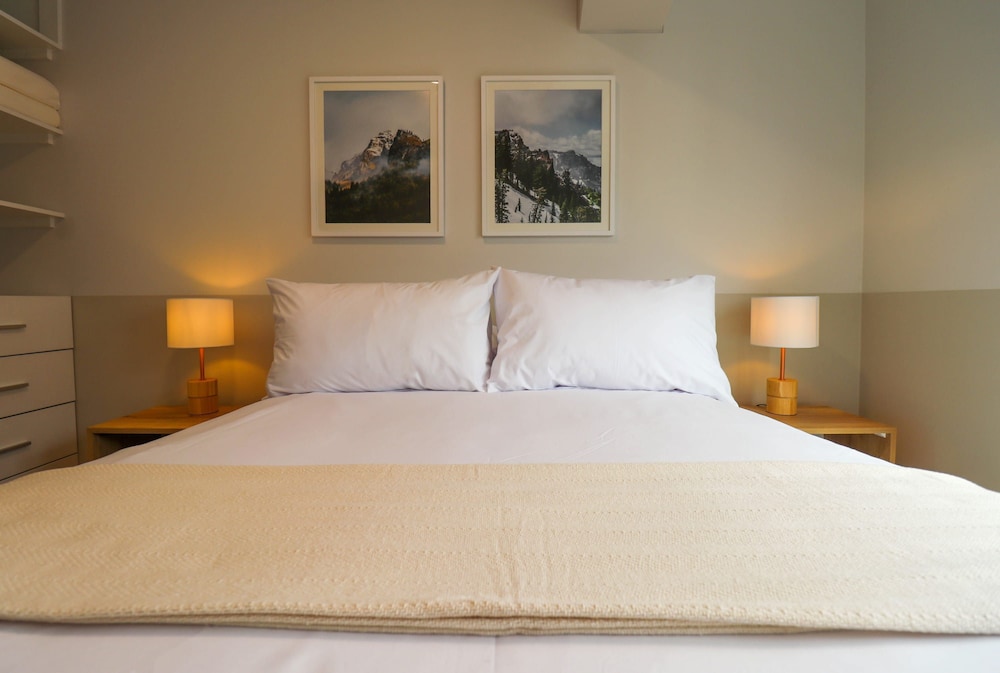 w Exceptional 2BR w Balcony in Miraflores