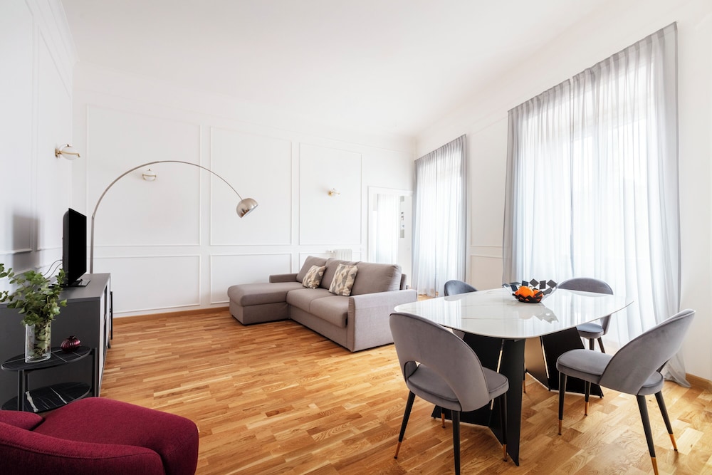 SJR Luxury Apartment Trevi Fountain