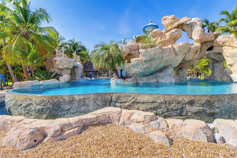 1 Mi to Dtwn: Oceanfront Gem w/ Resort Amenities!