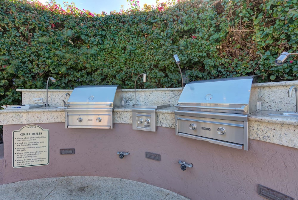 Lux Scottsdale Condo Overlooks 9th Hole Near Golf