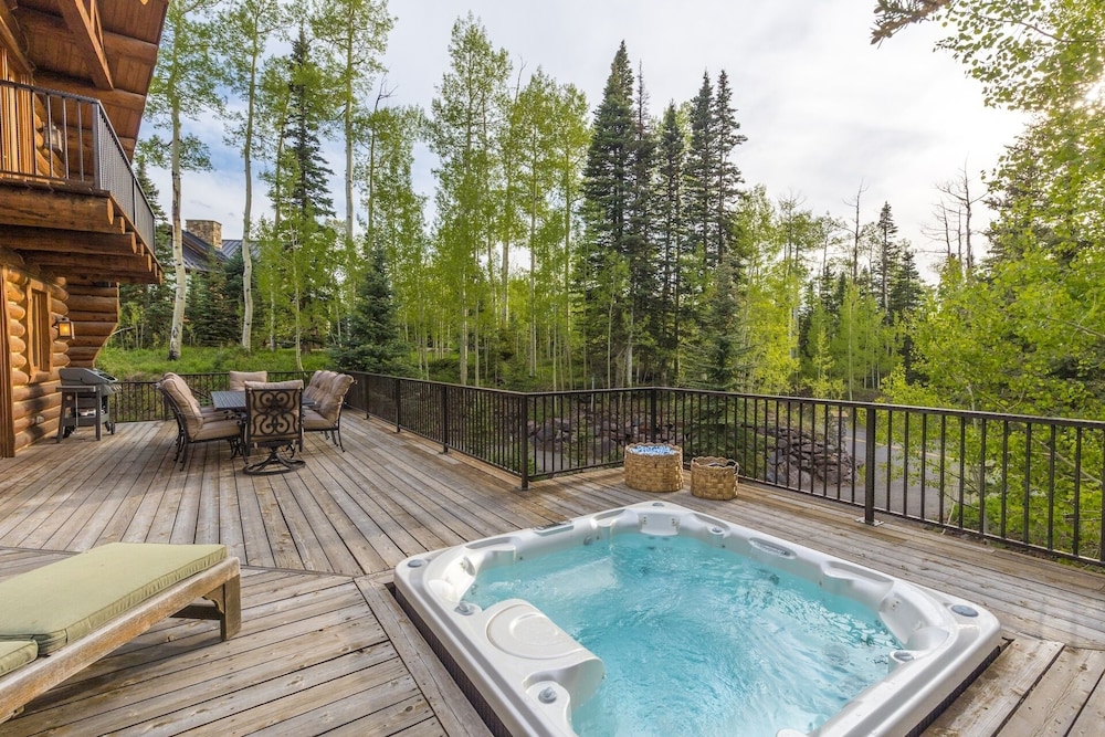 Wildwood Ridge 5 Bedroom Home