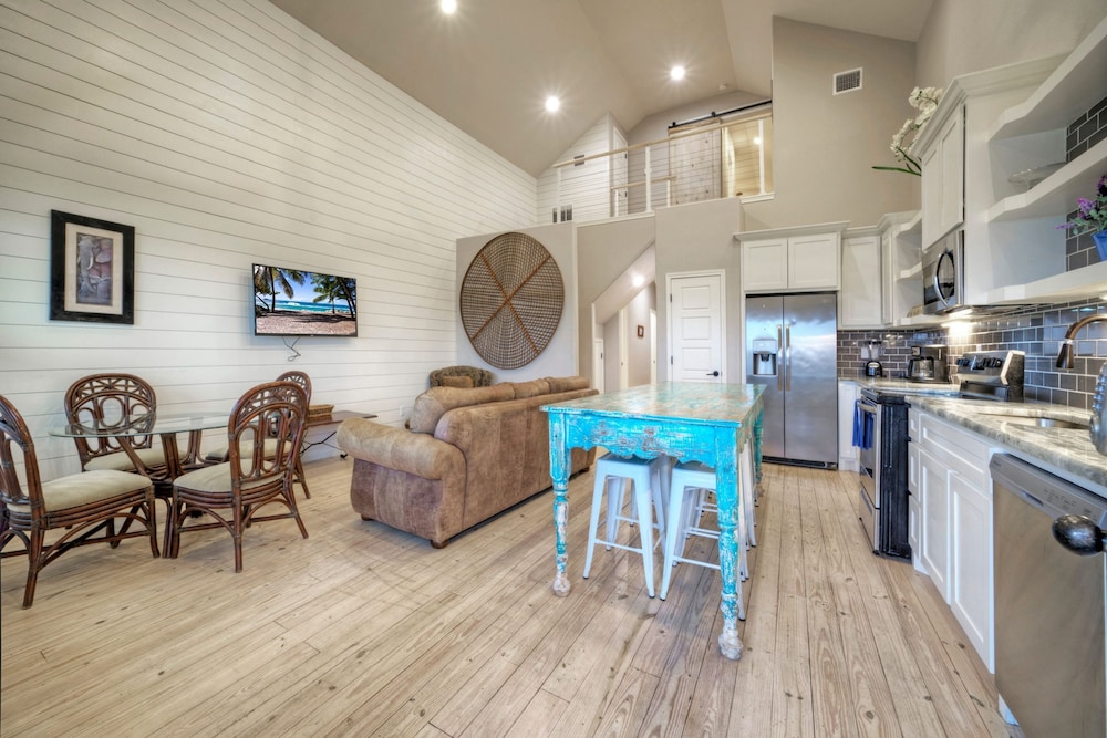 The Pintail by Avantstay Pool Access Boat Dock