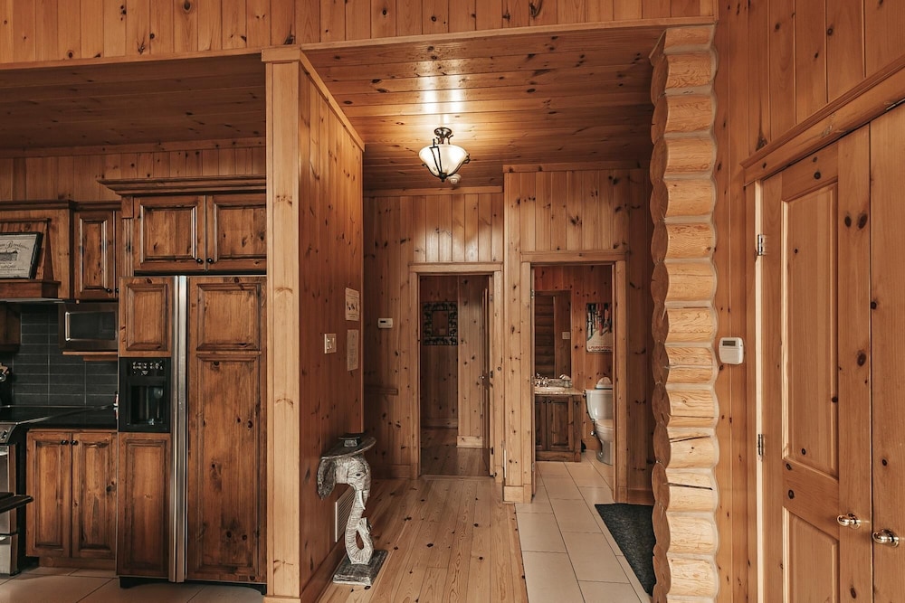 Harfang 51 - Stunning log Cottage With Private hot tub Pool and Scandinavian dry Barrel Sauna