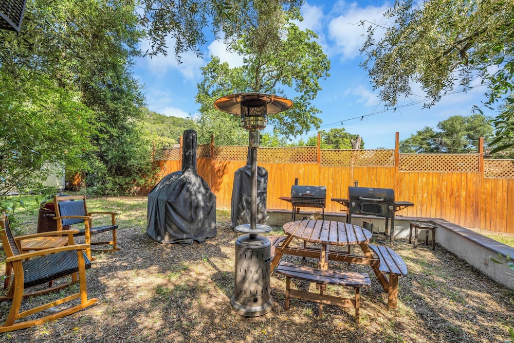 Grapevine Cottage by Avantstay Hobby Vineyard + Firepit