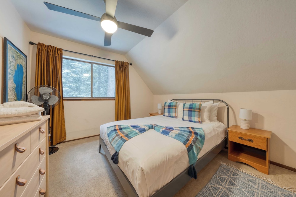 Private Deck, Fireplace, and Ski Access Near Northstar The Lazy Bear