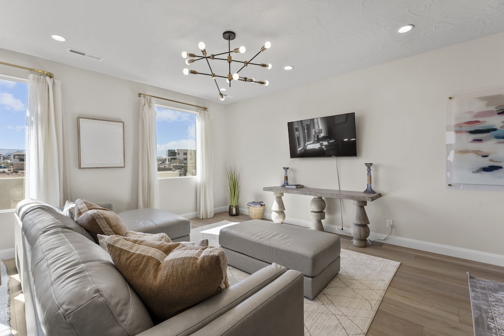 Your Happy House 5 Bedroom Townhouse