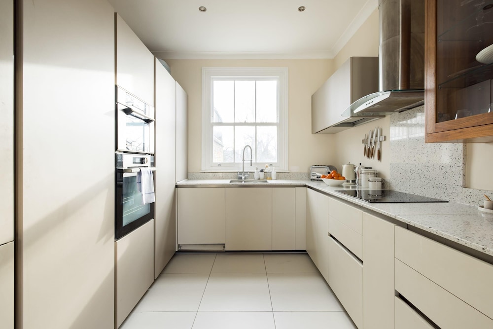 Light-filled Chelsea Duplex photo 4