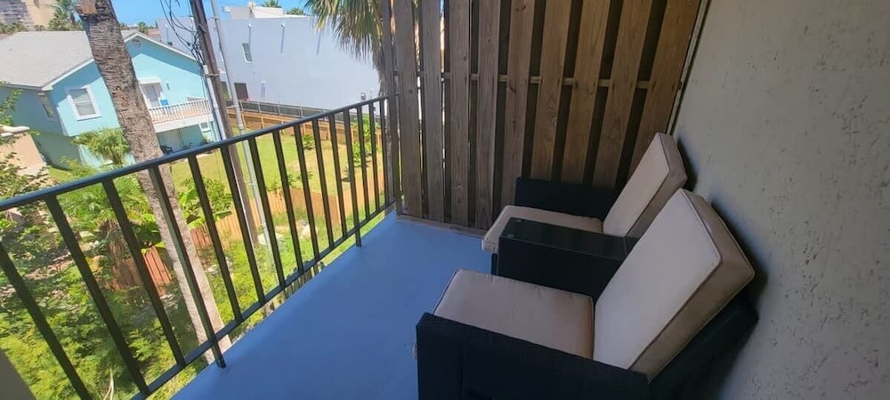 2 Levels Pool Near Beach 2 Patios 2 Bedroom Apts