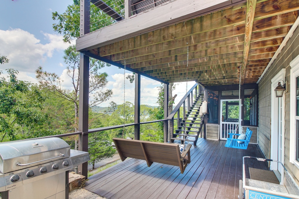 Walk to Marina: Center Hill Lake Family Home