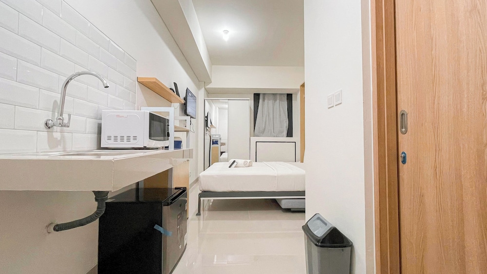 Basic Studio (No Kitchen) Near Unhas Bandaraya - Tallasa City Makassar Apartment