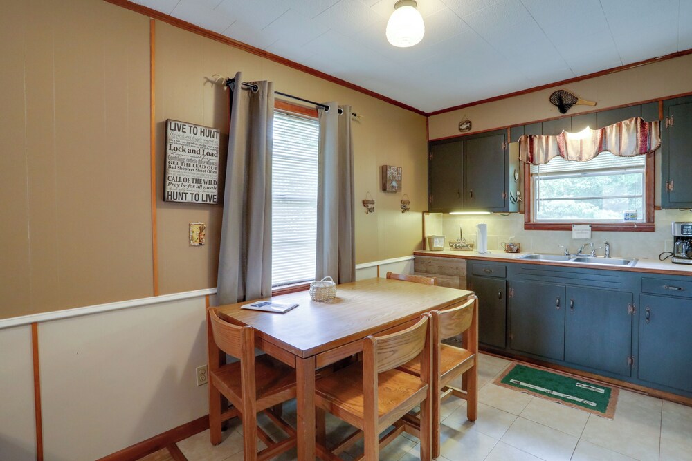 Outdoor Entertainment Areas: Greers Ferry Cottage!
