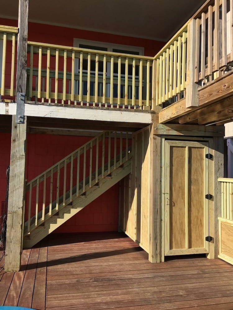 Almost Heaven 4 Bedroom Home by RedAwning view 2