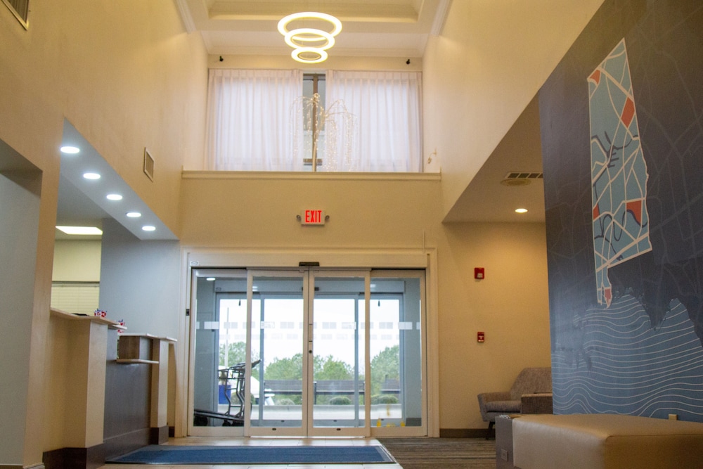 Cullman Vacations - Holiday Inn Express Hotel  Suites Cullman, an IHG Hotel - Property Image 2