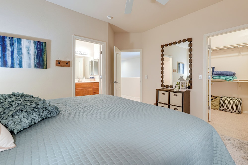 1 Mi to Golf: Lake-view Condo w/ Pool in Chandler!