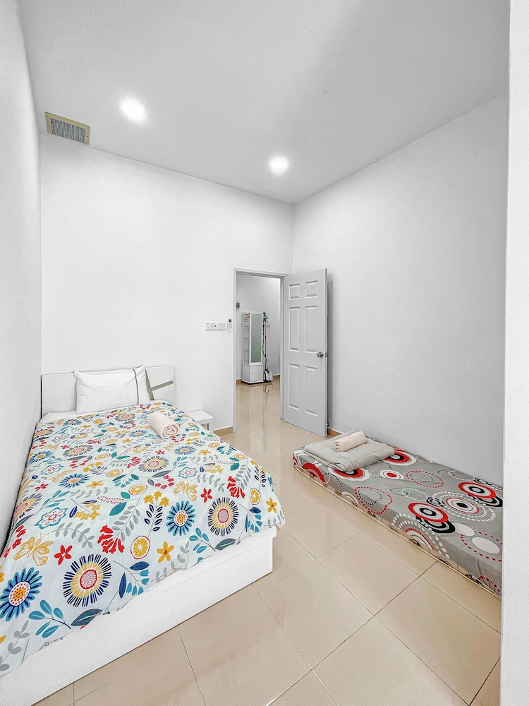 4 Bedroom Landed House
