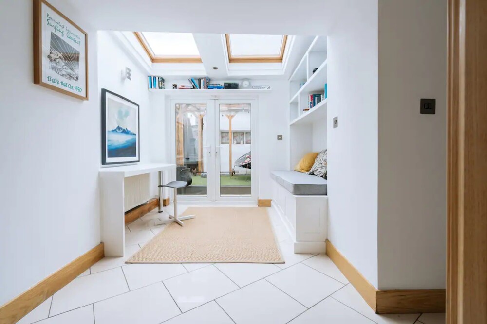 Stunning 3 Bedroom House in Dublin With Courtyard