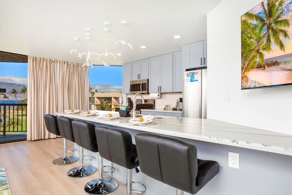 2BR/2BA Oceanfront Condo in Maui Sunset