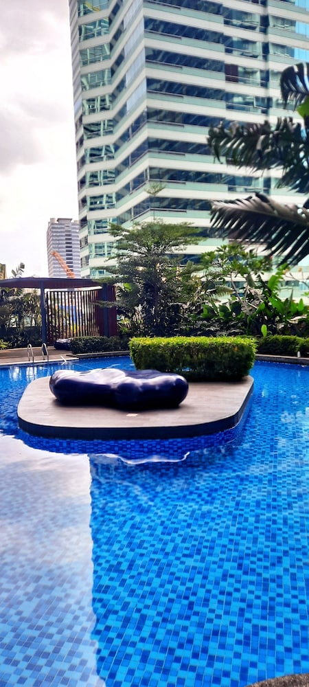 Air Residences-Modern studio w/ City skyline view