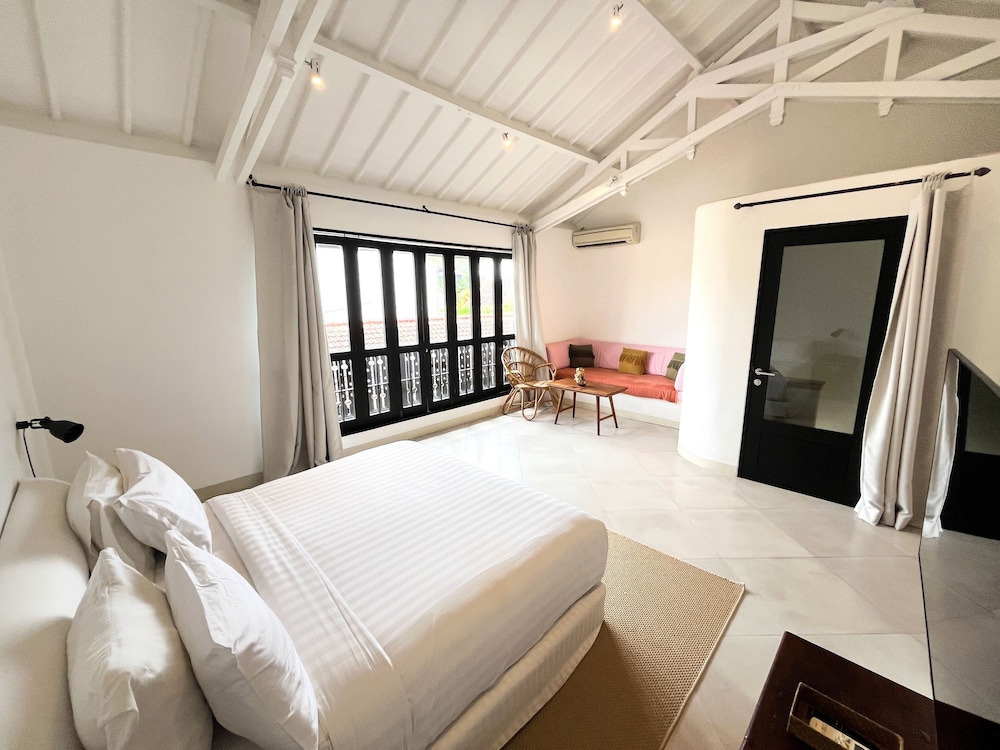 Lovely 2BR Villa Close to The Beach