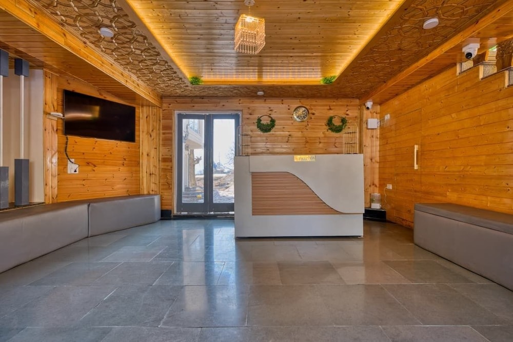 Xenious White House Eco Resort