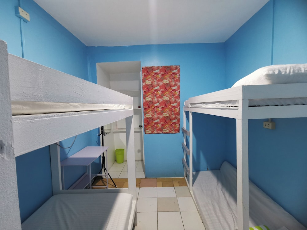 Resort’s Side Hostel near Shangrila