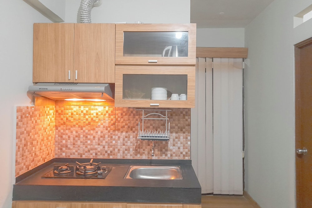 Basic Wood 2Br Apartment At Gateway Ahmad Yani Cicadas