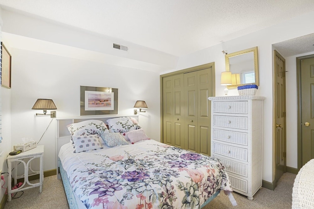 Surf Crest 103 1 Bedroom Condo by RedAwning view 3