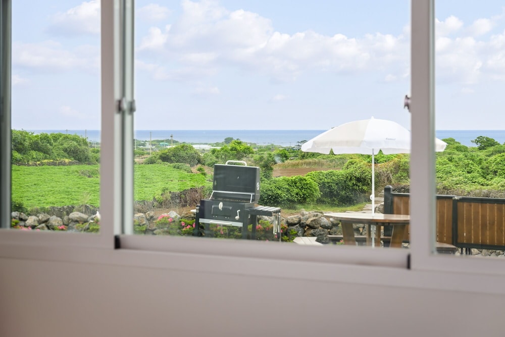 Gimnyeong stonewall Private Pool Villa