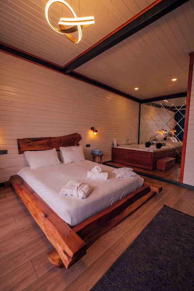 SAPANCA KIYI BUNGALOV