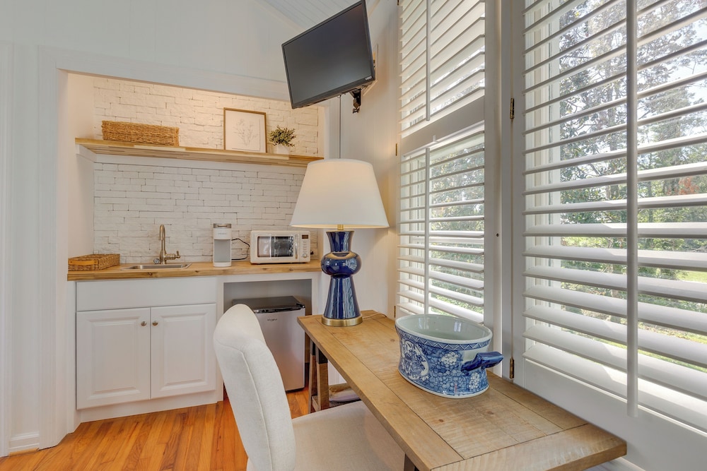 Luxe Fairhope Home w/ Covered Patio: Walk to Bay view 2