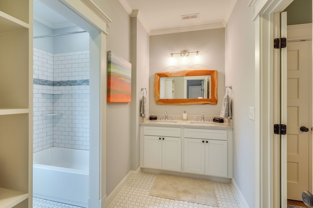 1 Mi to Dtwn: Upscale Retreat in Durham!