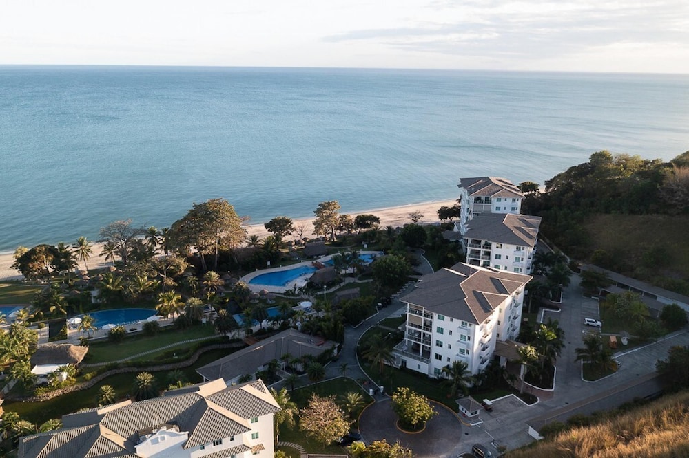 The Beach-front Condo by Acomodo Long Stay Only