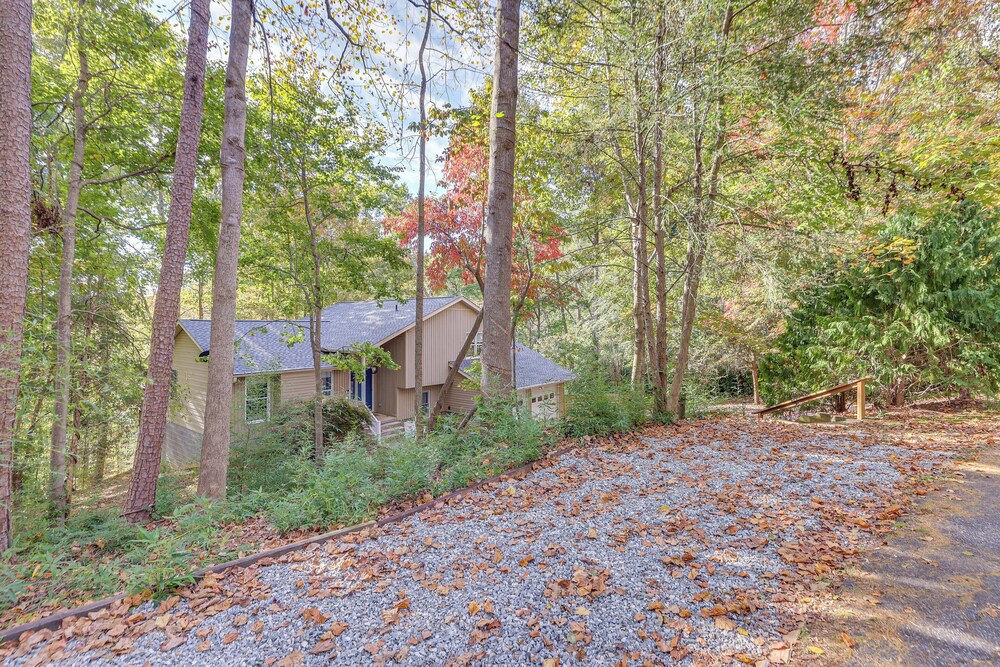 Forest-view Gem on Vaughn Creek < 1 Mi to Dtwn!