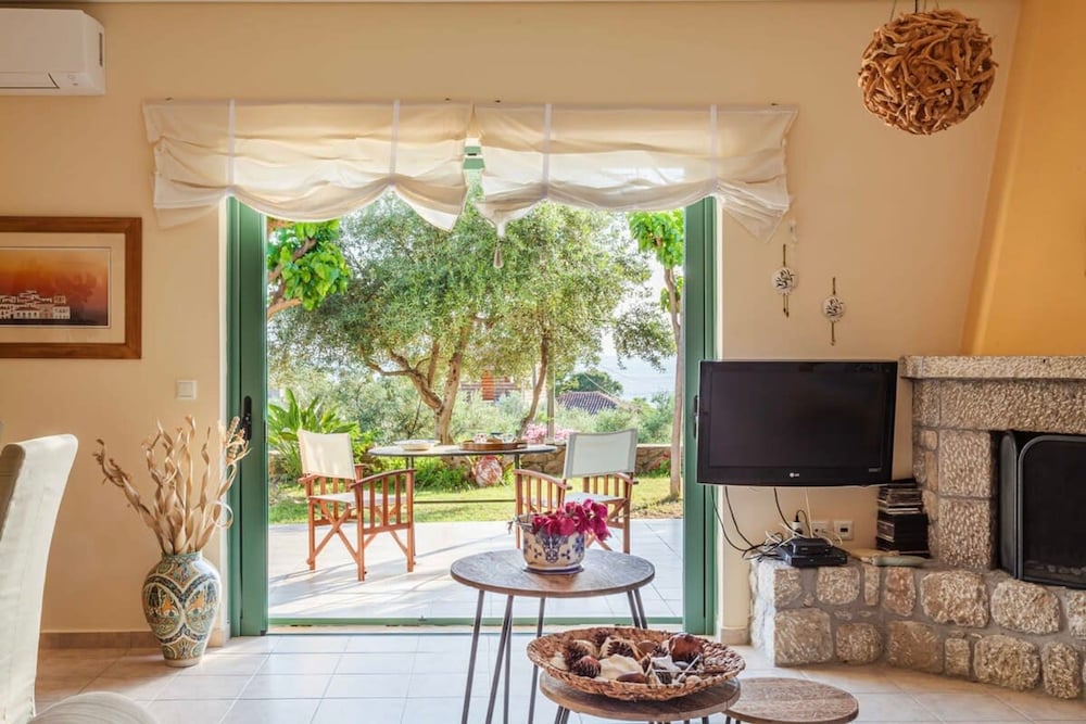Lavender Garden Retreat - Secluded Seaside Getaway view 2