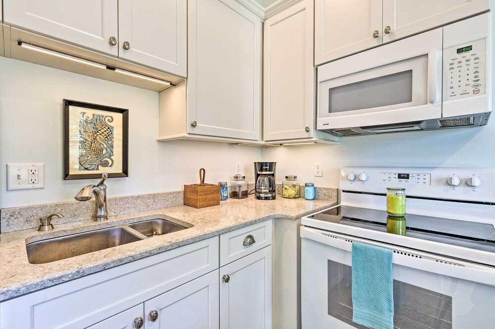 Harbor Oaks Haven: Walk to Front Beach & Downtown! view 4