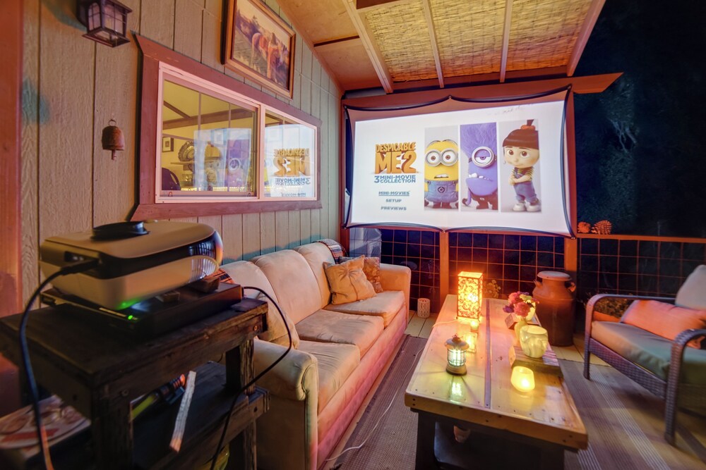 Hot Tub + Fire Pit: Secluded Dos Rios Escape!