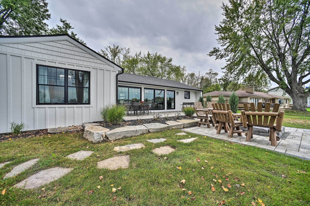 Fenton Home w/ Patio & All Sports Lake Access view 2