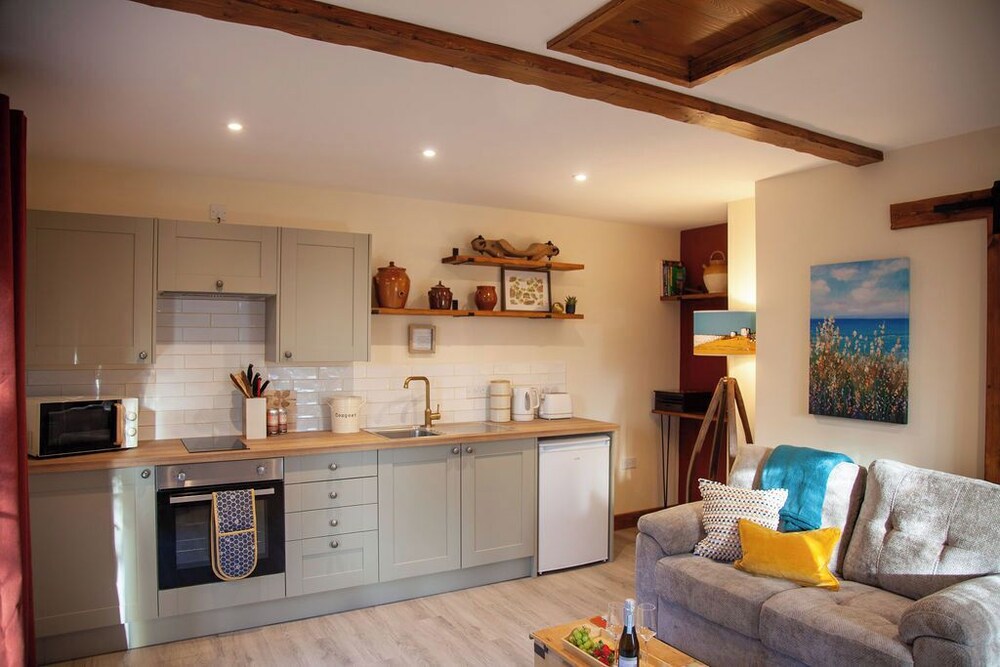 Hayne Barn Estate - Private Estate : 6 Eco Lodges - 1 Studio