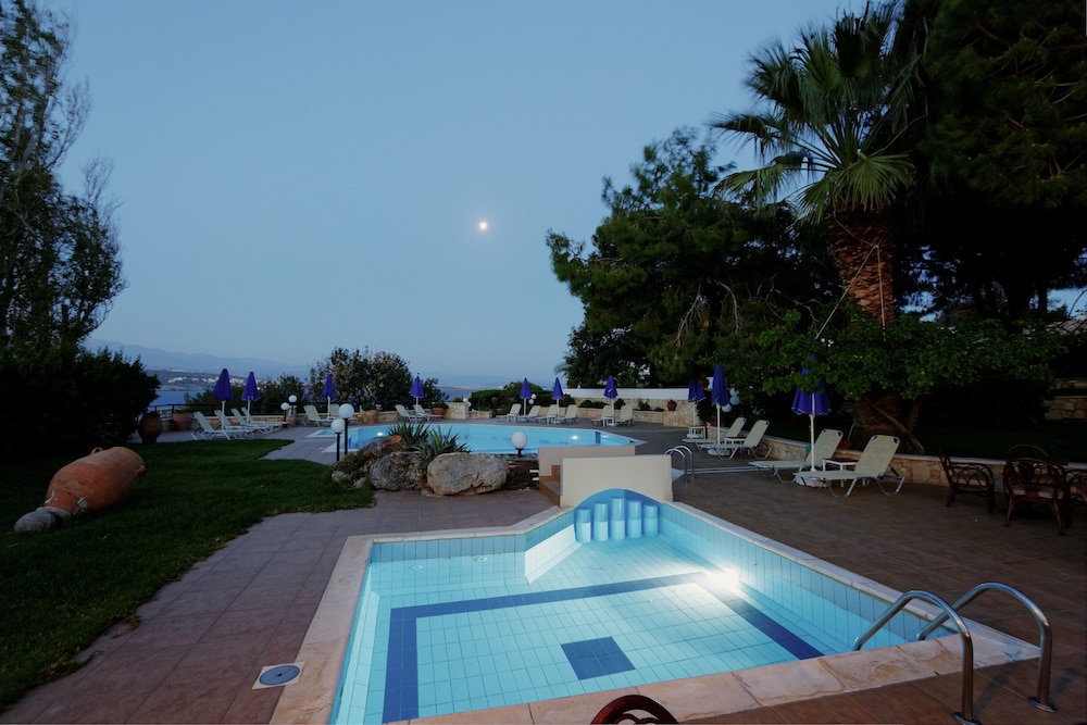 Alianthos Suites