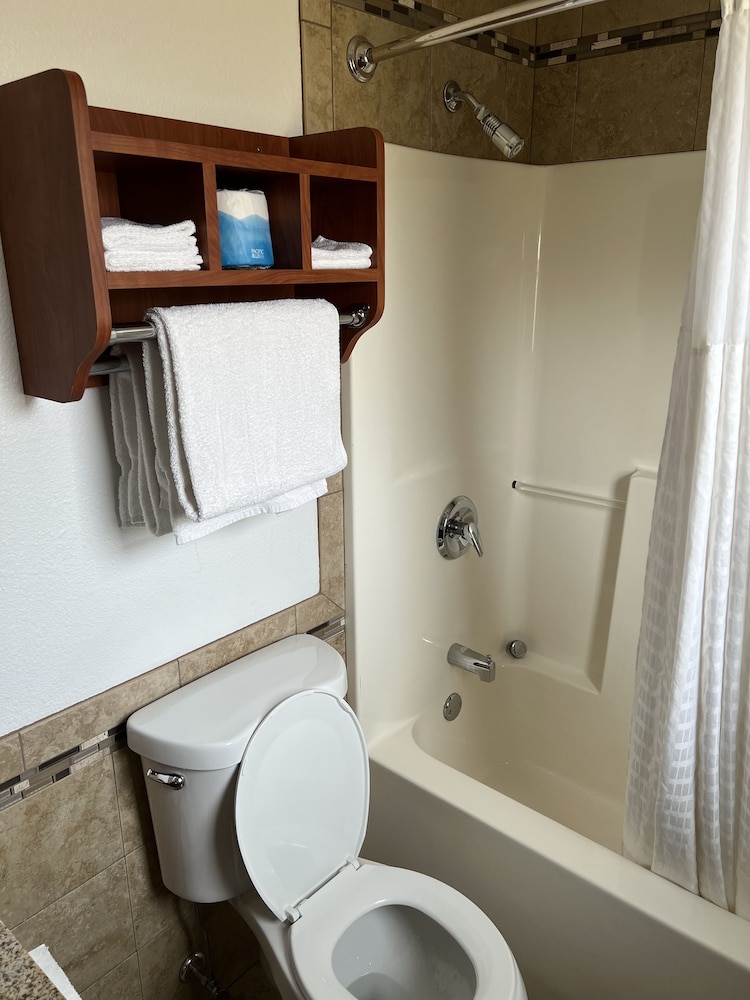 All Star Inn & Suites