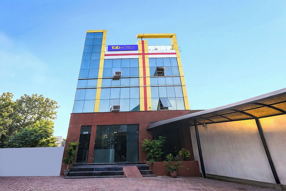 Fabhotel Divine